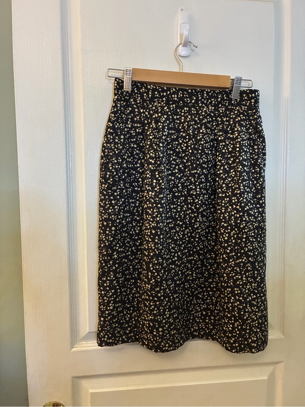 Vintage Evan-Picone 100% Silk Black & Cream Print Skirt Size 10